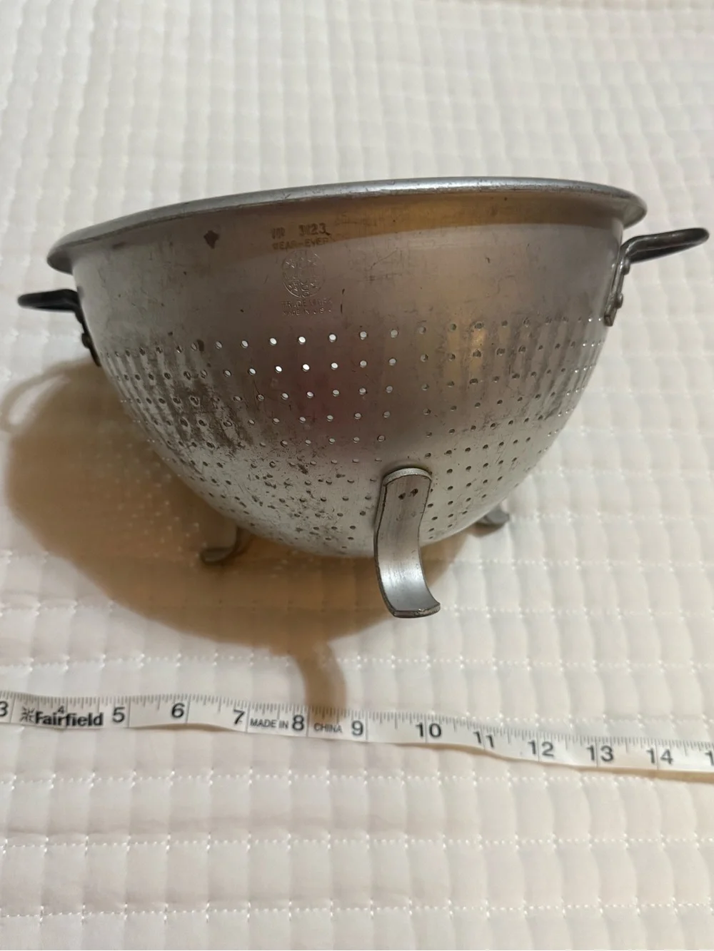 Vintage WEAR-EVER #3123 footed aluminum colander